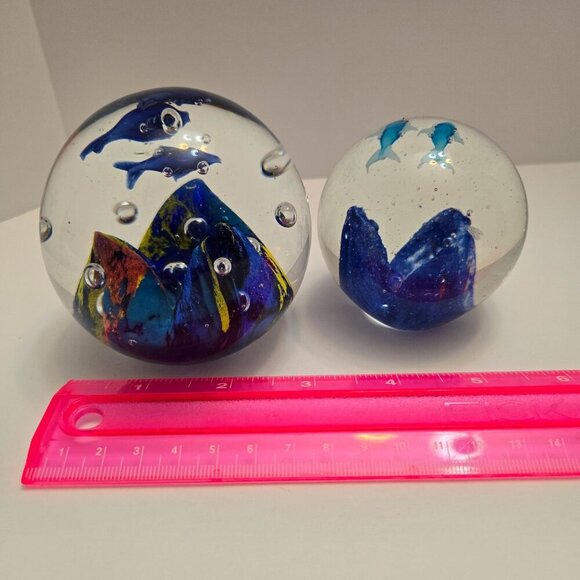 Handcrafted Glass Paperweight Set With Oceanic Scene Dolphins bubbles colorful - Picture 10 of 11